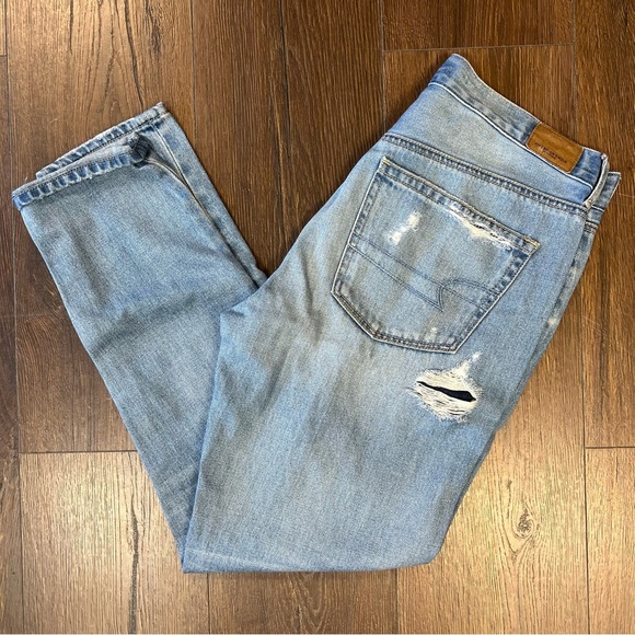 American Eagle Light Blue High Rise Girlfriend Distressed Jeans SZ 6 - Picture 1 of 6